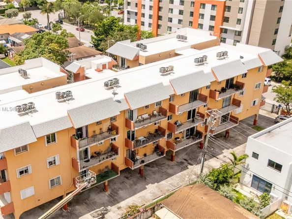 2921 SW 10th St 23, Miami FL 33135