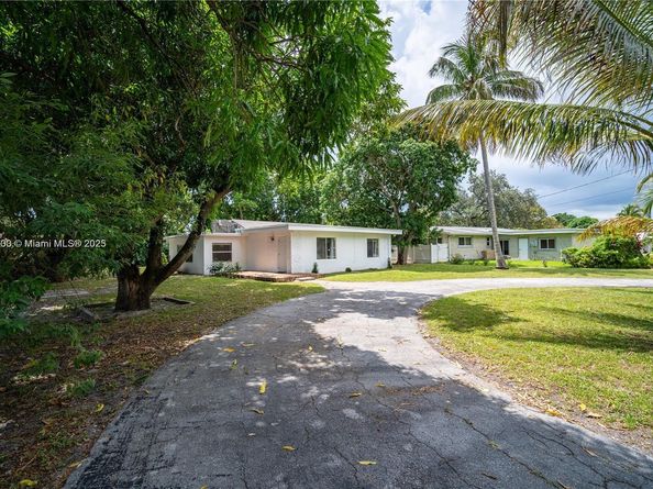 28 NE 164th St, Miami FL 33162