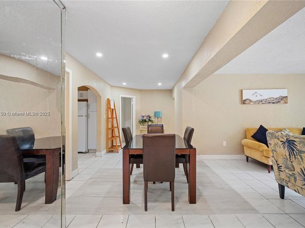 28 NE 164th St, Miami FL 33162