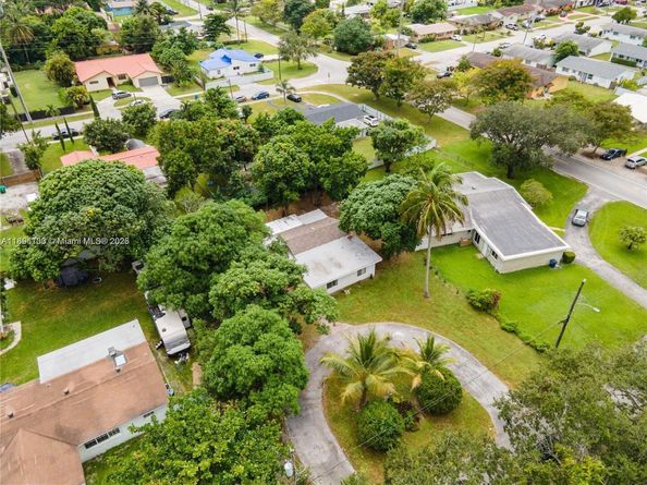 28 NE 164th St, Miami FL 33162