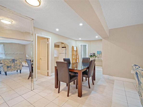 28 NE 164th St, Miami FL 33162