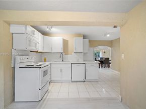 28 NE 164th St, Miami FL 33162