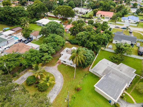 28 NE 164th St, Miami FL 33162