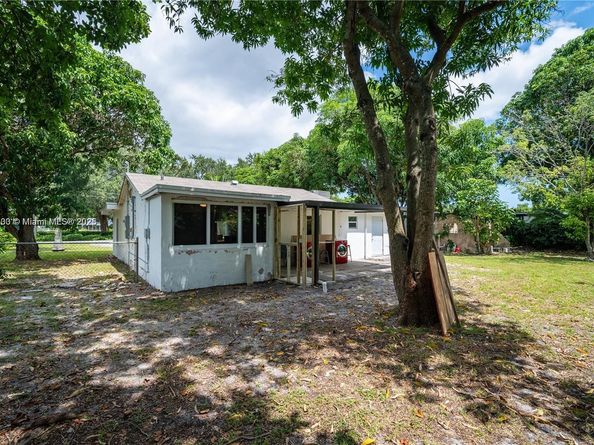 28 NE 164th St, Miami FL 33162