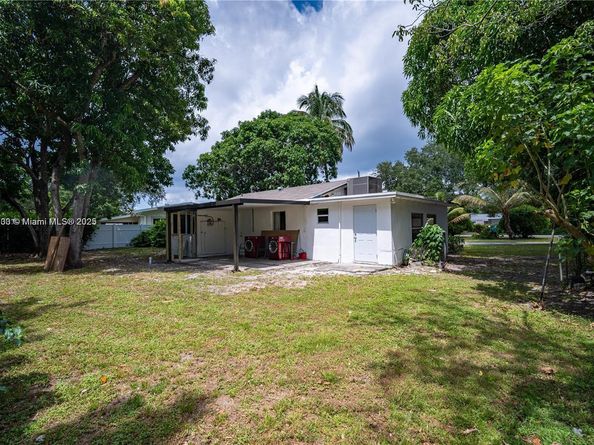 28 NE 164th St, Miami FL 33162