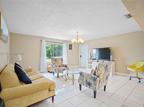 28 NE 164th St, Miami FL 33162