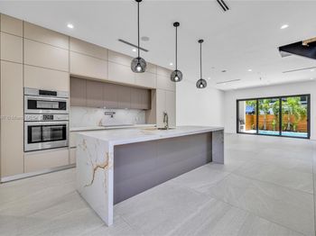 23 SE 12th Ave