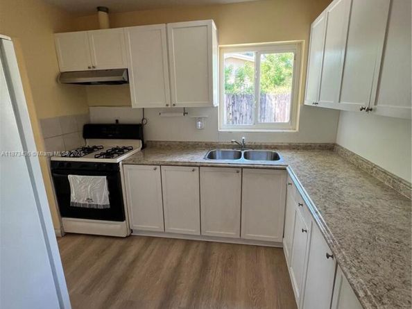 10315 SW 152nd Ter, Miami FL 33157