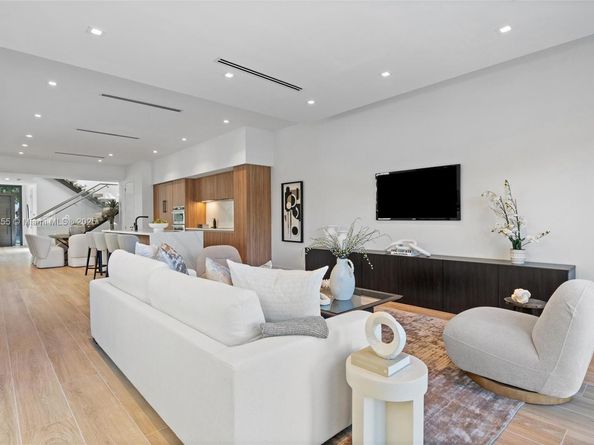 1247 SW 13 Ave A, Miami FL 33135