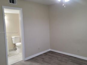 9928 Nob Hill Ct, Sunrise FL 33351