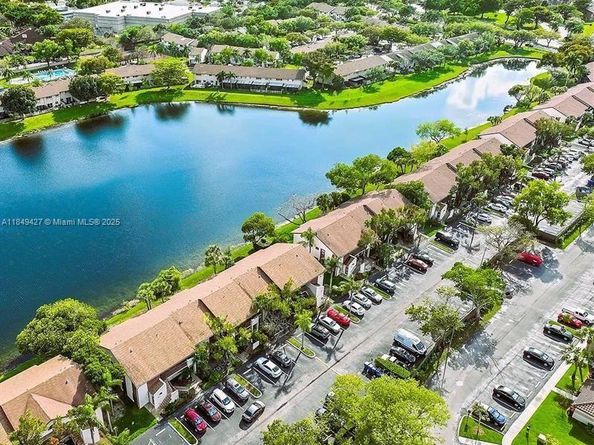 9928 Nob Hill Ct, Sunrise FL 33351