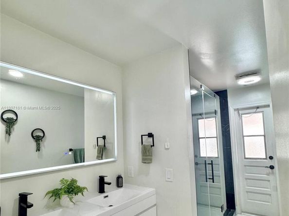 15421 SW 158th St, Miami FL 33187