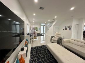 10290 SW 7th Ter, Sweetwater FL 33174