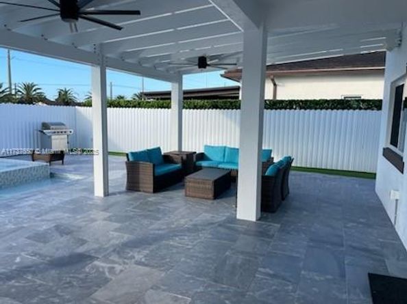 10290 SW 7th Ter, Sweetwater FL 33174