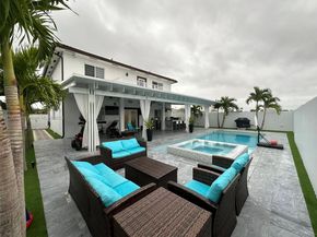10290 SW 7th Ter, Sweetwater FL 33174