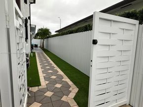 10290 SW 7th Ter, Sweetwater FL 33174
