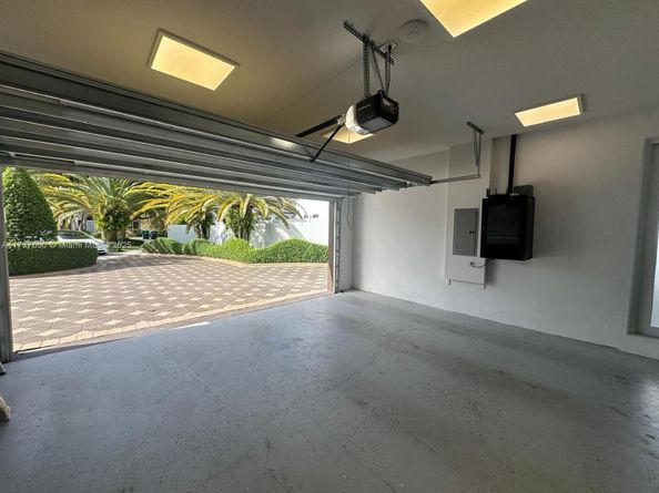 10290 SW 7th Ter, Sweetwater FL 33174