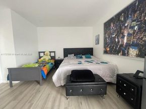 10290 SW 7th Ter, Sweetwater FL 33174