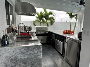 10290 SW 7th Ter, Sweetwater FL 33174