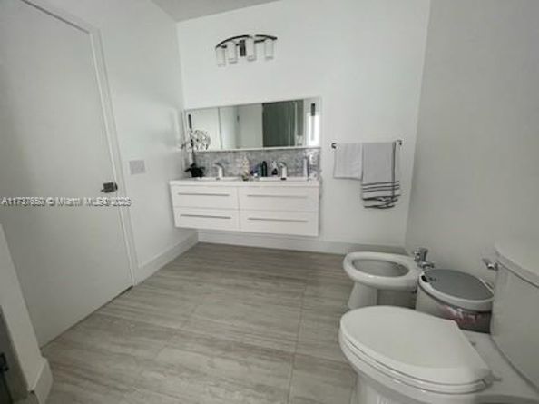 10290 SW 7th Ter, Sweetwater FL 33174