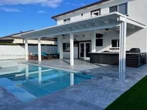 10290 SW 7th Ter, Sweetwater FL 33174