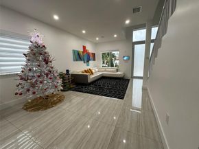 10290 SW 7th Ter, Sweetwater FL 33174
