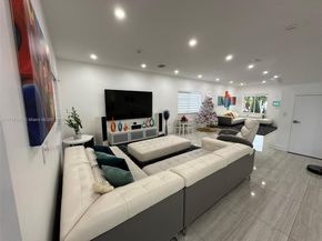 10290 SW 7th Ter, Sweetwater FL 33174