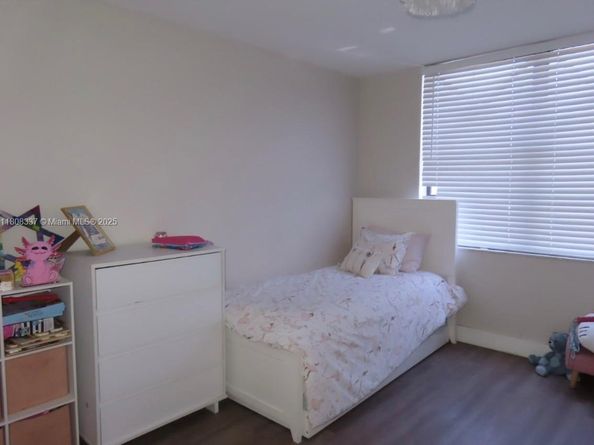 3900 N Hills Dr 303, Hollywood FL 33021