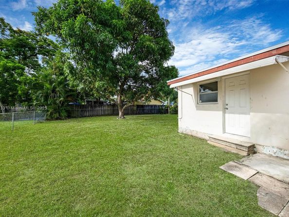 6425 SW 21st St, Miramar FL 33023