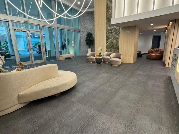 90 SW 3rd St 3901, Miami FL 33130