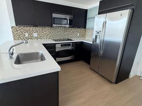 90 SW 3rd St 3901, Miami FL 33130