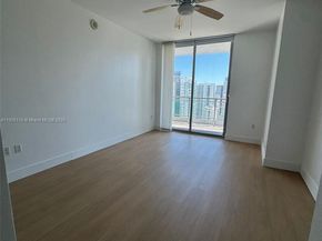 90 SW 3rd St 3901, Miami FL 33130