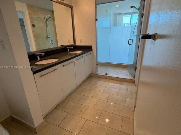 90 SW 3rd St 3901, Miami FL 33130