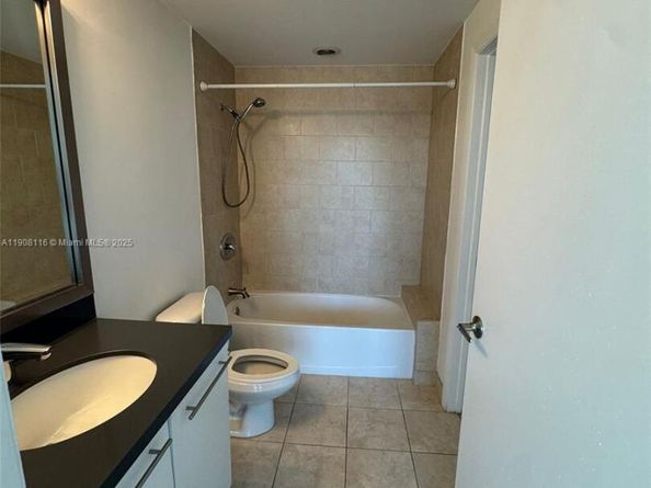 90 SW 3rd St 3901, Miami FL 33130