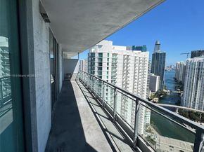 90 SW 3rd St 3901, Miami FL 33130