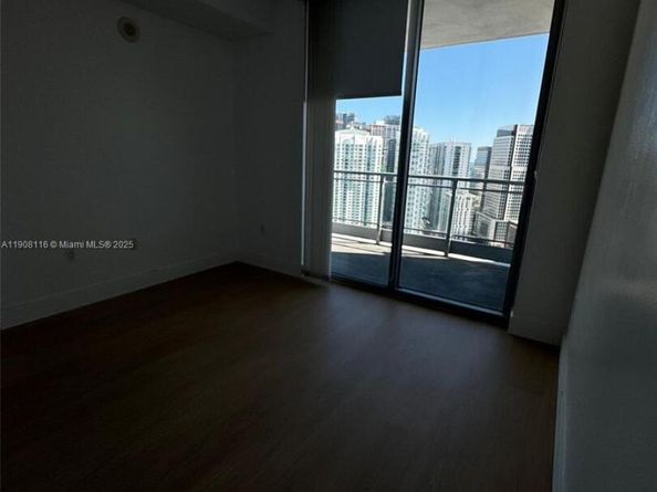 90 SW 3rd St 3901, Miami FL 33130