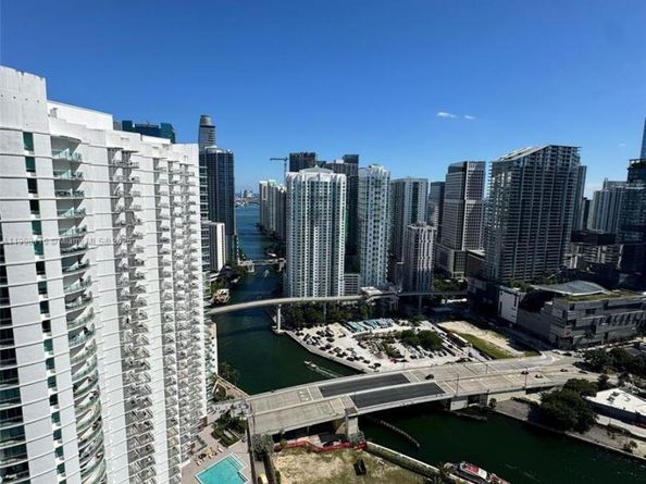 90 SW 3rd St 3901, Miami FL 33130