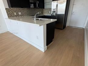 90 SW 3rd St 3901, Miami FL 33130