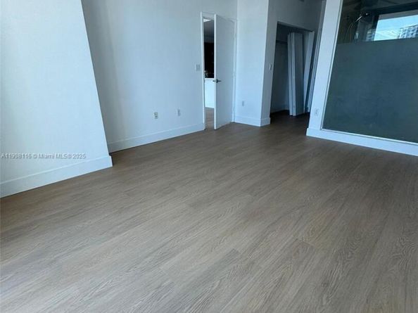 90 SW 3rd St 3901, Miami FL 33130