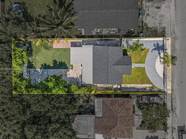 889 NW 102nd St, Miami FL 33150