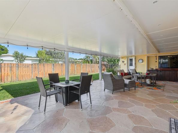 10941 NW 18th St, Pembroke Pines FL 33026