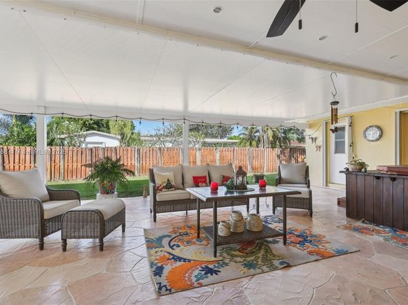 10941 NW 18th St, Pembroke Pines FL 33026