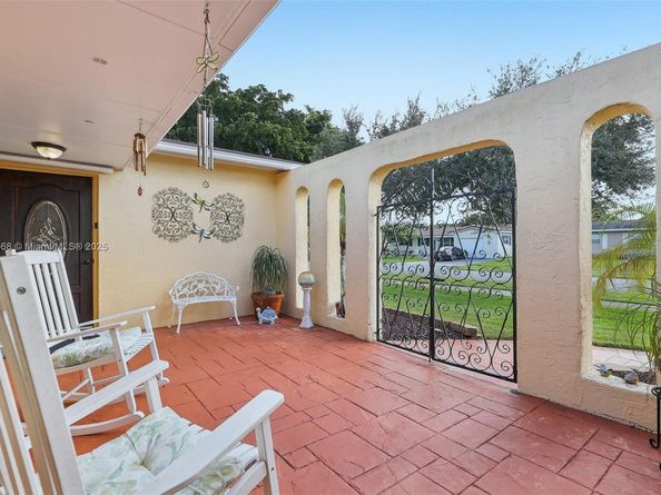 10941 NW 18th St, Pembroke Pines FL 33026