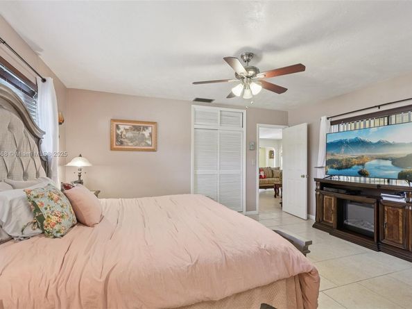 10941 NW 18th St, Pembroke Pines FL 33026