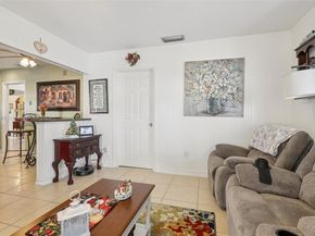 10941 NW 18th St, Pembroke Pines FL 33026