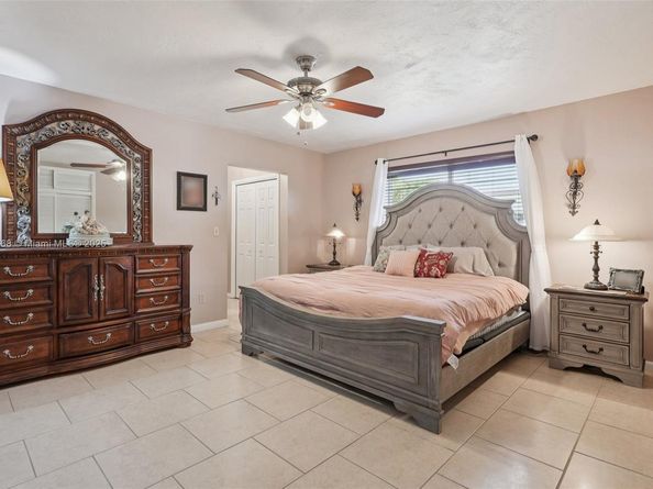 10941 NW 18th St, Pembroke Pines FL 33026