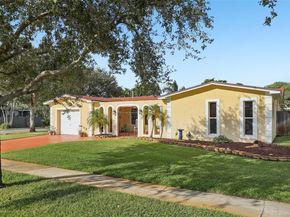 10941 NW 18th St, Pembroke Pines FL 33026