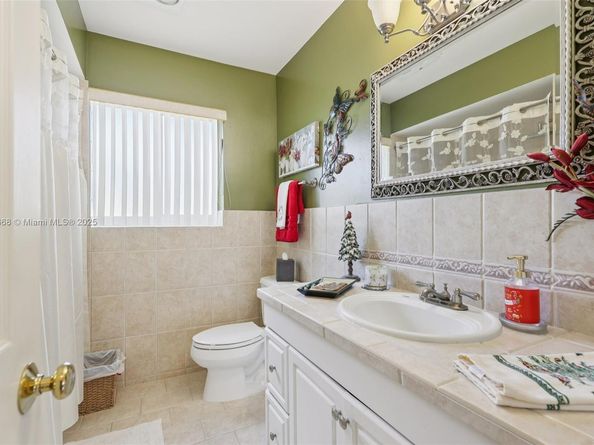 10941 NW 18th St, Pembroke Pines FL 33026