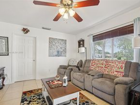 10941 NW 18th St, Pembroke Pines FL 33026