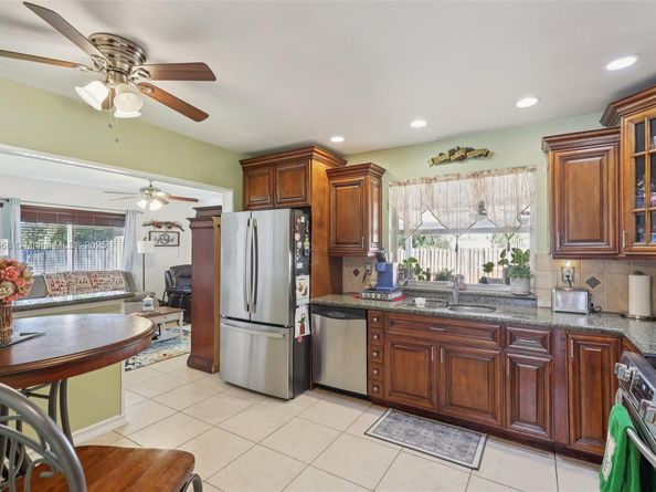 10941 NW 18th St, Pembroke Pines FL 33026